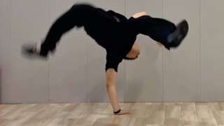 Apakah Anda sedang jongkok? Selamat karena telah mempelajari gerakan capoeira Brasil!