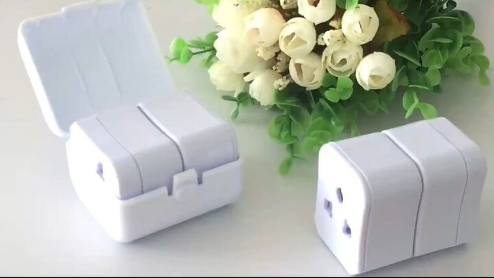 Universal travel adapter