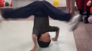 元旦晚会 小朋友班里街舞表演