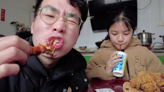 Terima kasih negara telah memberiku 8000 yuan, akhirnya aku bisa makan yang enak!