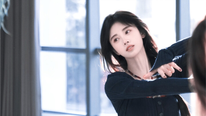 ลุคในห้องซ้อมของจวีจิ้งอีนั้นสวยมากจริงๆ