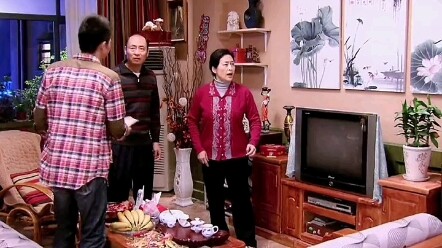 Việc chăm lo cho 12 cụ già từ cả hai bên là nghĩa vụ hay gánh nặng?