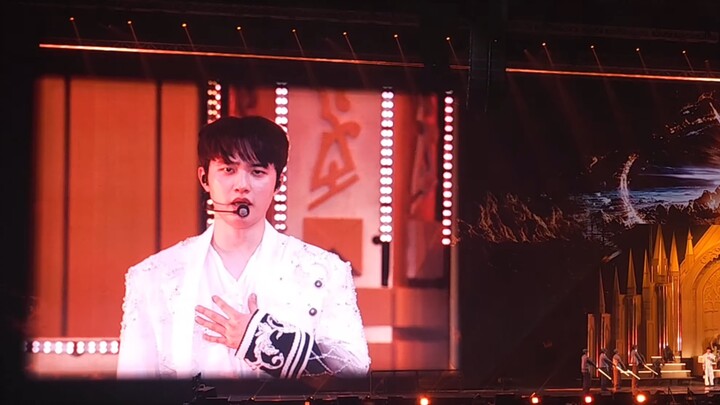 Semua berdiri! Versi 2026 dari “Negeri Emas/EL Dorado” oleh EXO (Konser Tur Keenam, Jakarta, 10 Apri