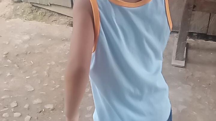 Ang galing komimbot ng batang ito.