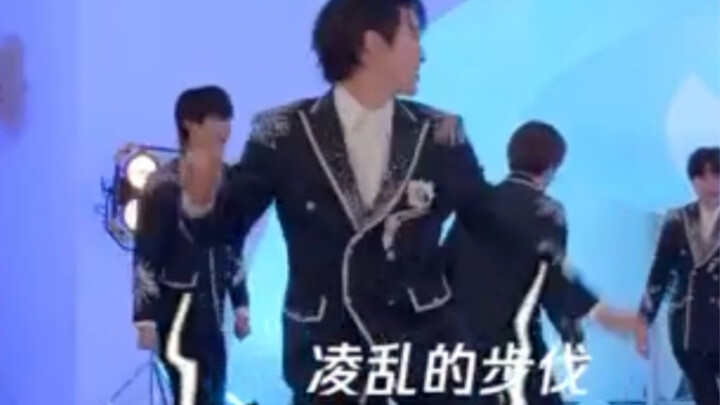 赞多｜世界冠军在舞台上最手忙脚乱的一次，像一只慌乱无助的鹌鹑