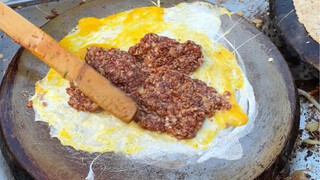 Pernahkah Anda mencoba sarapan di warung pada pukul 2 pagi?