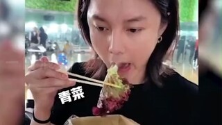 Ngôi sao giảm cân có thể quyết tâm đến mức nào: Doanh Nhi một ngày ăn một viên Lao Gan Ma, Trương Ng