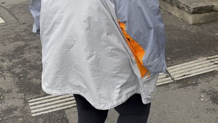 ในอังกฤษ ถ้าคุณทำผิดแต่ไม่ถึงขั้นต้องไปนั่งบนเครื่องจักรเย็บผ้า เขามักจะใช้อุปกรณ์ติดตามแบบนี้แทน! ว