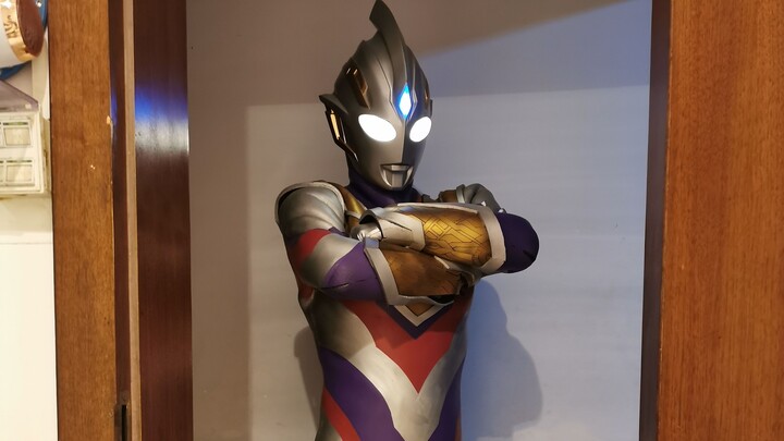 Try on the Ultraman Teliga leather case! !