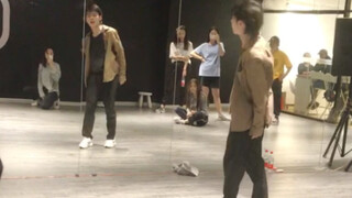 2019年9月王晨艺老师去创前教我跳街舞