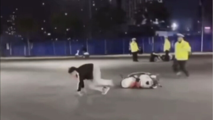 So amazing—after seeing it, they actually reversed, abandoned the car, and fled.