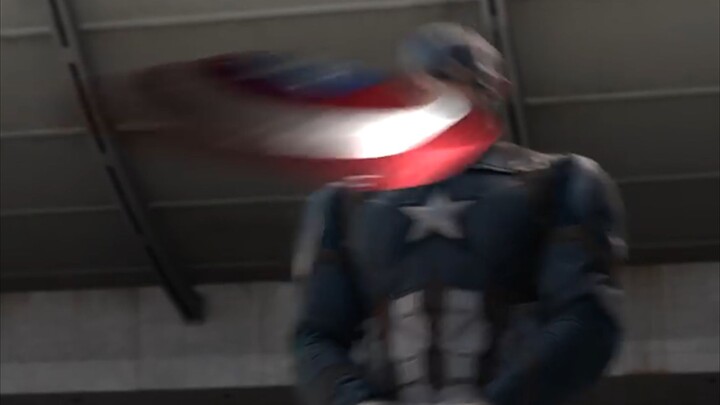 Không có cảm giác bị vi phạm. Captain America bị bắn vào đầu bằng chiếc khiên.