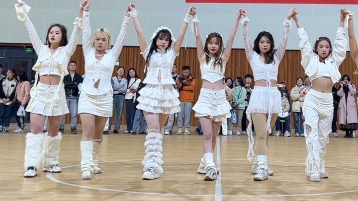 【PUPPET SHOW】 The seven little wolves on campus are super good to watch. The halftime performance of