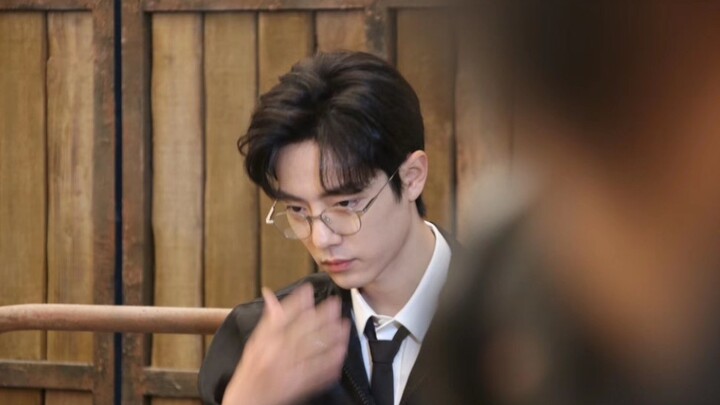 Pandangan dari orang awam yang merekam Xiao Zhan dari jarak dekat—wajahnya benar-benar bikin klepek-