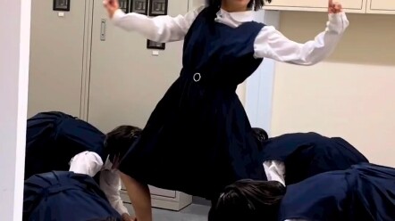 Phá cách bản hit Thái Lan, kết hợp vũ đạo hài hước vô nghĩa