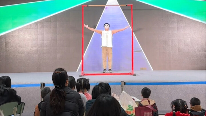 当我摆脱了地心引力，出现在舞台