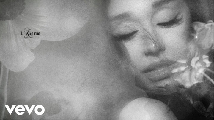 Ariana Grande - kiss me (official visualizer)