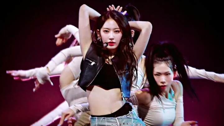 我就这样慢慢等Lesserafim的年末舞台。