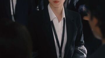 The cold CEO liked the Simple Women. [English]