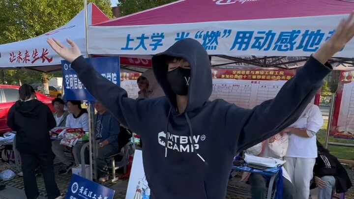 I ran into Alan Walker, a senior student, during the sports day, and he performed electronic music.