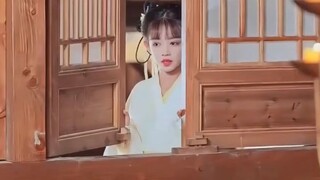 Ginamit ng batang babae ang kanyang talino upang parusahan ang masamang tao!