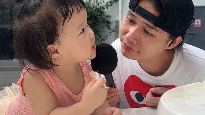 How a 2-year-old handles chatting with someone they don’t like #HighEQReply #HumanCubs #LiedIntoHavi