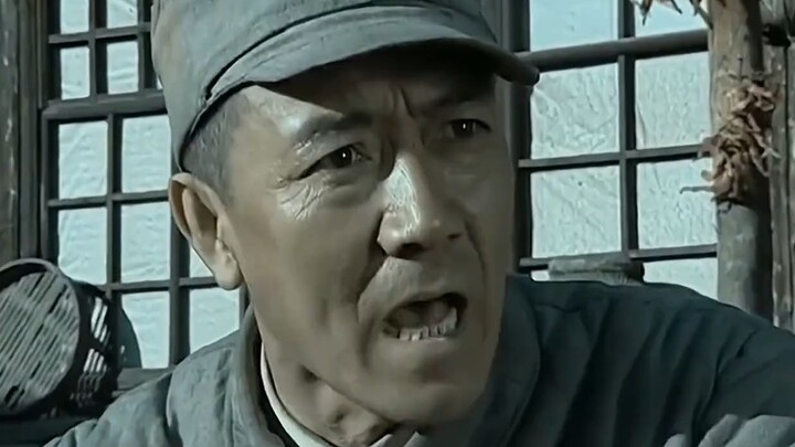 Một bên là Hoàng Phố, một bên là Yên Kinh, chỉ mình tôi Lý Vân Long là con báo đất!