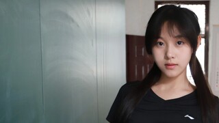 Gadis berusia 17 tahun, tarian Tahun Baru "Awan Warna-warni di Selatan"