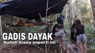 JANGAN HERAN❗Gadis Dayak sudah biasa di hutan seperti ini