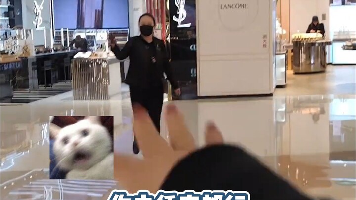 ไม่ต้องพูดอะไรแล้ว พรุ่งนี้จะไปยืนอยู่ตรงกลางสองร้านเลย