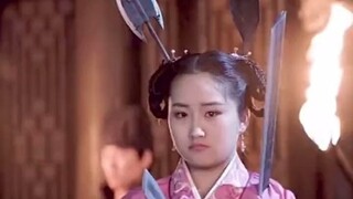 สาวใช้ที่นั่งข้างๆ เธอตกตะลึงกับความงามของเธอทันที!