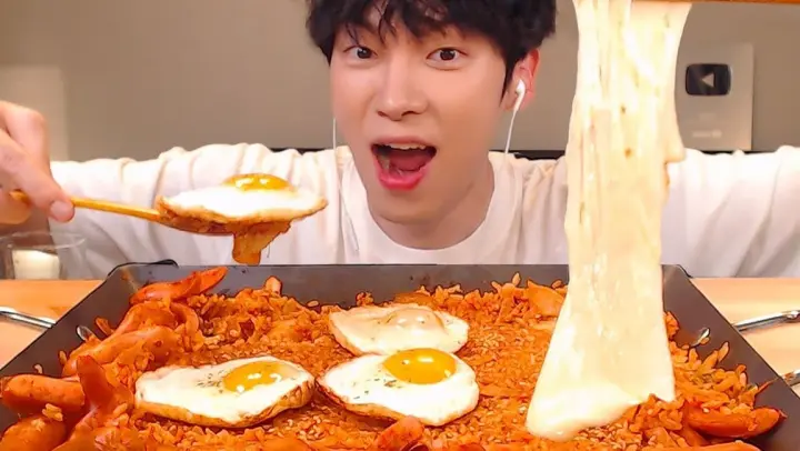 【Mukbang】 SIO Eating Kimchi Fried Rice with Cream Cheese
