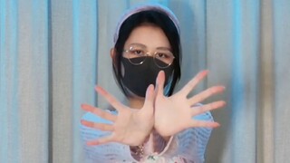 Tantang diri Anda untuk menjadi orang terakhir di Internet yang melakukan tarian tangan Bunga!