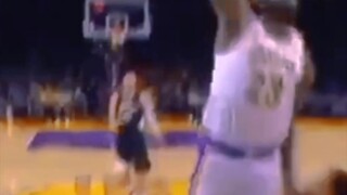 lebron James have a strong slam against Paul George #nbahighlights