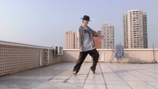 Phương pháp trượt băng phổ thông của Jackson có thể khiến bạn nổi trong một phút