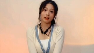 “起床歌！”——看穿肉丝的幼儿园老师是怎么跳？