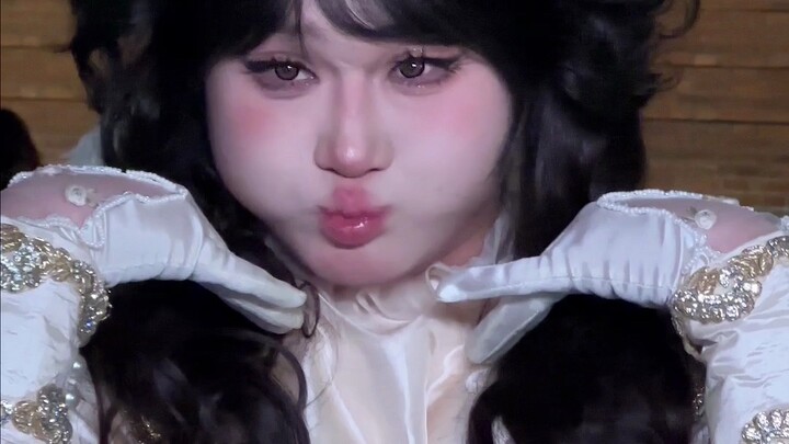 Zhang Baiqiao hilariously transforms into a lolita baby—online dating really is risky, folks!