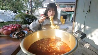 KOREAN SPICY NOODLE SOUP MUKBANG|ASMR