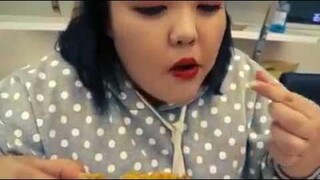 กินแหลกเกาหลี - ซูบินโชว์กินไก่ทอด น้ำอัดลม เห็นแล้วหิวตามเลย!!!
