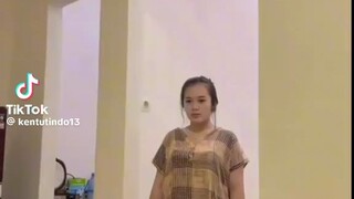 cewek cantik kentut