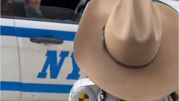 Unitree Robotics teasing New York police is hilarious.