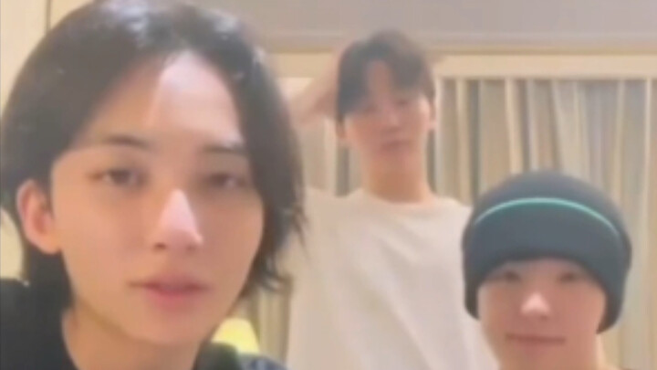 【SVT】On wiping the camera during livestreams —