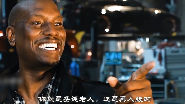 众所周知，罗曼是个喜剧演员