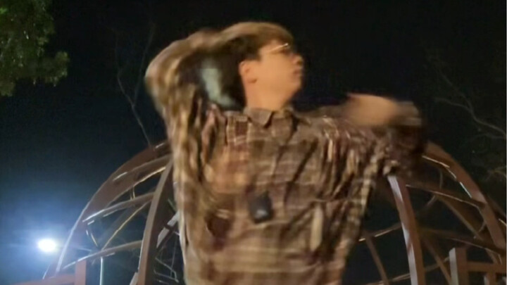 Sederhananya, saya akan menari killshot untuk kalian (versi dagu ganda parah)