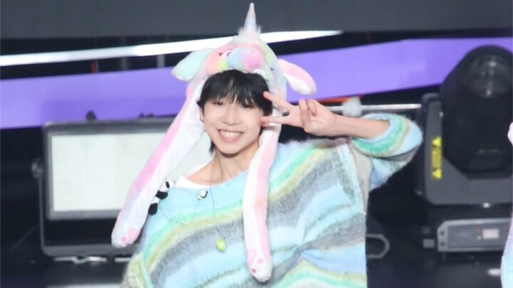 [หยาง โบเวน] การแสดงบนเวทีที่ฝึกฝนมาเป็นเวลาหกเดือนนั้นแข็งแกร่งมาก นี่ไม่ใช่ไอดอลที่ถูกเลือกหรือ? "