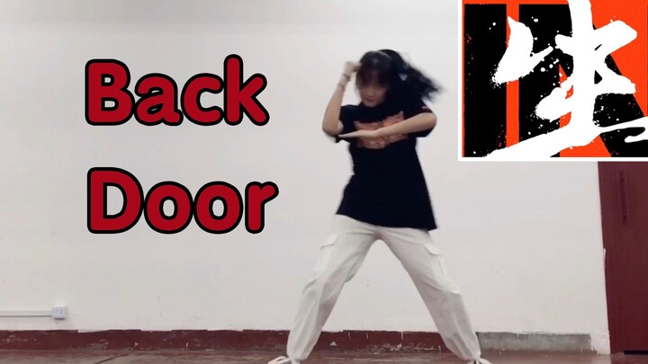 【xixi】ลองเข้าไปดูทางประตูหลังดูสิคะ? อัลบั้มต่อไปของ Stray Kids จะมีเพลงคัฟเวอร์ "Back Door" ด้วย