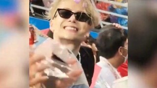 Sự khác biệt trong cách các ngôi sao đối xử với người hâm mộ, thái độ như vậy có thực sự tốt không, 