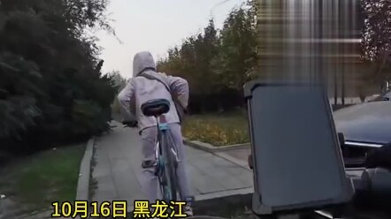 Woman forcibly takes over a shared bike: “Let me ride it to work—I’m waiting to clock in.” Staff mem