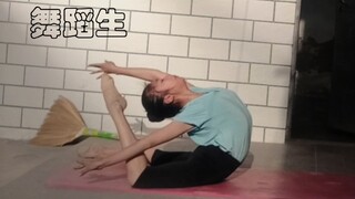 我也是鸟群中的一只，所有人都是在荒凉的不毛之地上飞翔不息的鸟儿