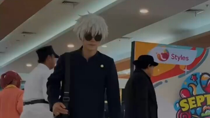 KEGIATAN SEHARI HARI JADI COSPLAY